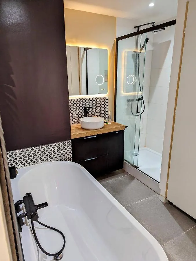 Cosy Spacieux Appartement Balcon - Ourcq Paris 19 0*,  France
